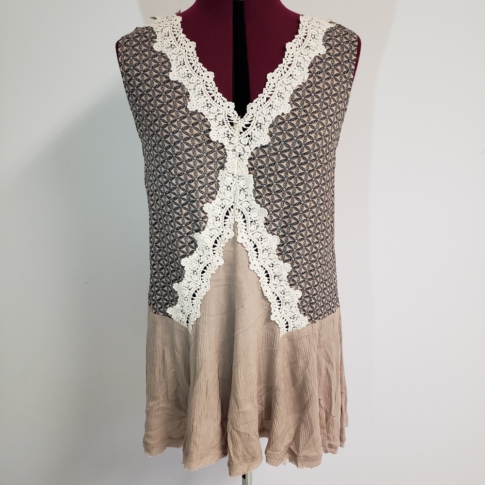 UMGEE sleeveless tunic top